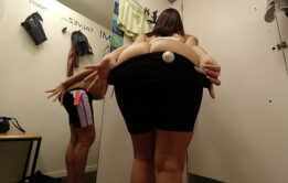 boquete no provador do shopping com roupa de academia justa