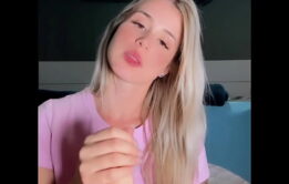 LOIRA NOVZINHA DE COELHINHA EM PERFORMANCE COM DILDO