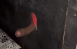 rocei a bunda no pau do negão e ele gozou na minha mão